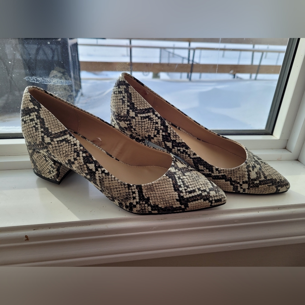 Joe Fresh snake print heels size 8 NWOT